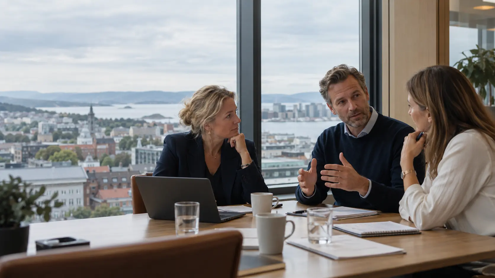 Illustrasjonsbilde av samarbeid og faglig utvikling i skandinavisk arbeidsliv.